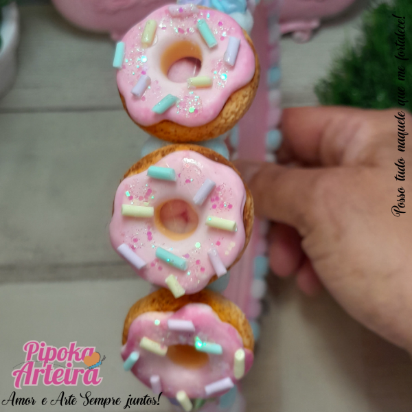 Tiara de pompom e donuts candy color