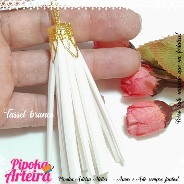 Tassel em Eva branco e dourado